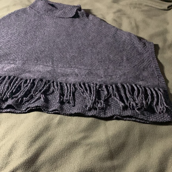 Coldwater Creek gray, fringed poncho.  One size fits most. - Picture 3 of 8
